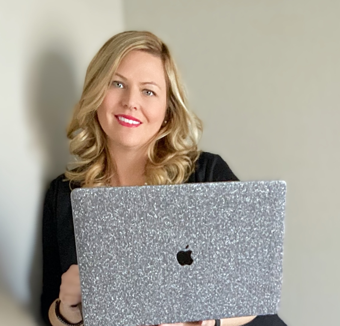 Samantha smiling while holding a laptop, offering done-for-you social media management